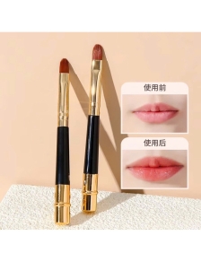 Cọ đánh son môi RUIXOU cán vàng, có nắp đậy, nhẹ nhàng tán đều son môi, mang lại vẻ đẹp cho phái đẹp