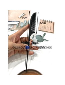 Lược cá mập lược mượt hình vòng cung đuôi nhựa 